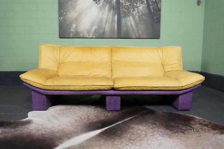 Vintage Italiaans design zetel Nicoletti Salotti geel paars, Huis en Inrichting, Zetels | Zetels, Zo goed als nieuw, Rechte bank