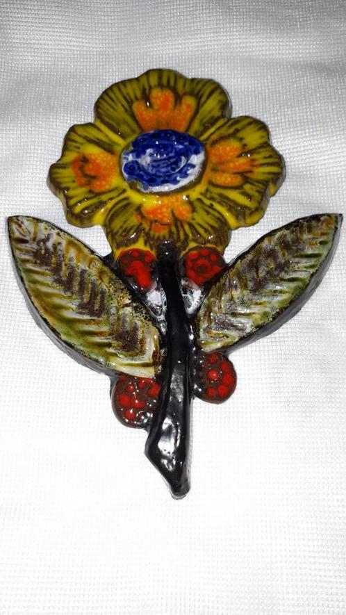 Wandbloem, wandsculptuur, wandplaquette keramiek BAYER, Antiek en Kunst, Curiosa en Brocante, Ophalen of Verzenden