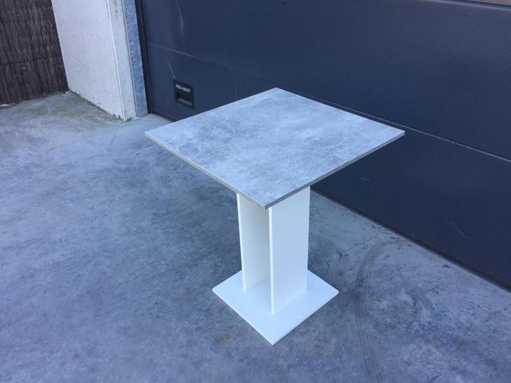 (111) Vierkante tafel bijzettafel, Huis en Inrichting, Tafels | Bijzettafels, Zo goed als nieuw, Ophalen