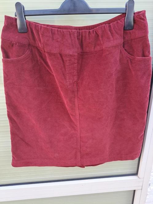 Dames Rok Corduroy mt 46 donker rood (NL+31), Vêtements | Femmes, Jupes, Comme neuf, Taille 46/48 (XL) ou plus grande, Rouge, Au-dessus du genou