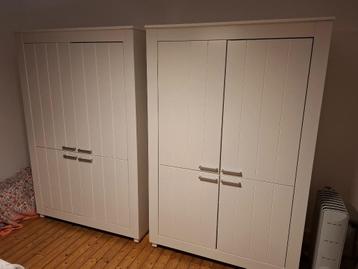 Twee kleerkasten voor de (kinder)kamer te koop beschikbaar voor biedingen