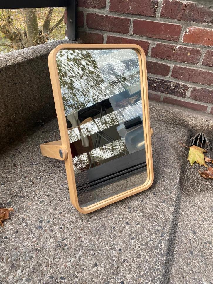 IKEA Standing Ikornnes Table Mirror, Huis en Inrichting, Woonaccessoires | Spiegels, Zo goed als nieuw, Minder dan 50 cm, Minder dan 100 cm