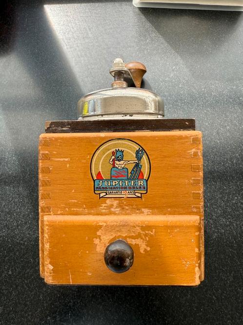 KOFFIEMOLEN DOOR HET  BEDRIJF "JUPITER" TUSSEN 40 & 60, Antiek en Kunst, Antiek | Keukengerei, Ophalen