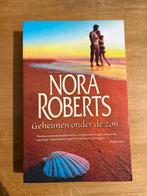 Nora Roberts - Geheimen onder de zon, Livres, Chick lit, Comme neuf, Enlèvement ou Envoi
