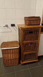 Houten kast met rotan manden + wasmand, Huis en Inrichting, Ophalen
