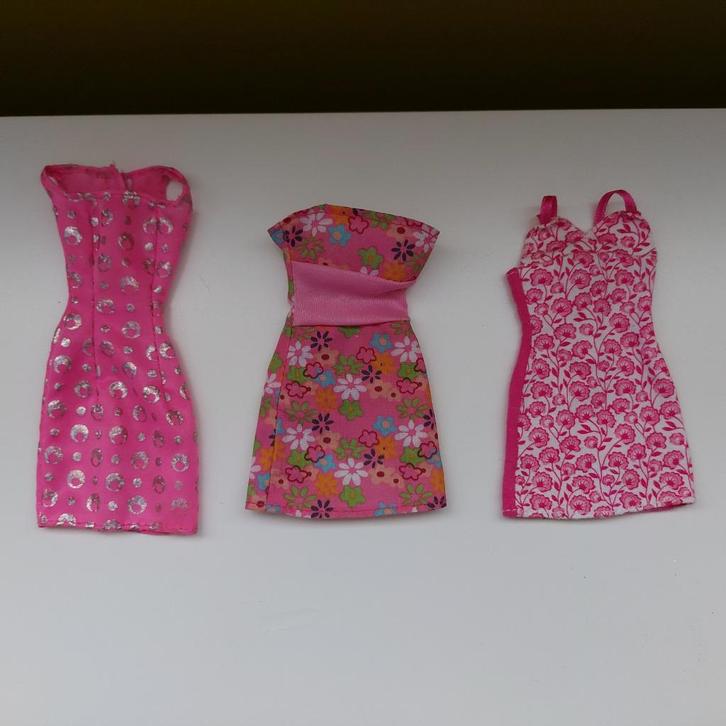 Barbie jurkjes, Kinderen en Baby's, Speelgoed | Poppen, Gebruikt, Barbie, Ophalen of Verzenden