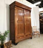 Hoge antieke Franse kleerkast in zware eik H 229 B 156 D 64, Antiek en Kunst, Antiek | Meubels | Kasten, Ophalen