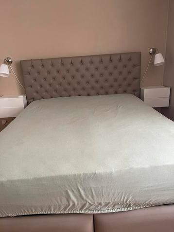 Lit avec coffre pour 2 pers. à vendre, Enlèvement, Comme neuf