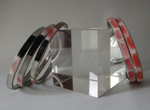 AP016:Zwart-Wit-Rose/Oranje Parelmoer-Br.0,5cm./bm.6,3-6,7cm, Handtassen en Accessoires, Armbanden, Nieuw, Staal, Overige kleuren