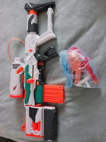 Nerf Modulus Tri-strike in zeer mooie staat met pijltjes, Enlèvement ou Envoi, Comme neuf