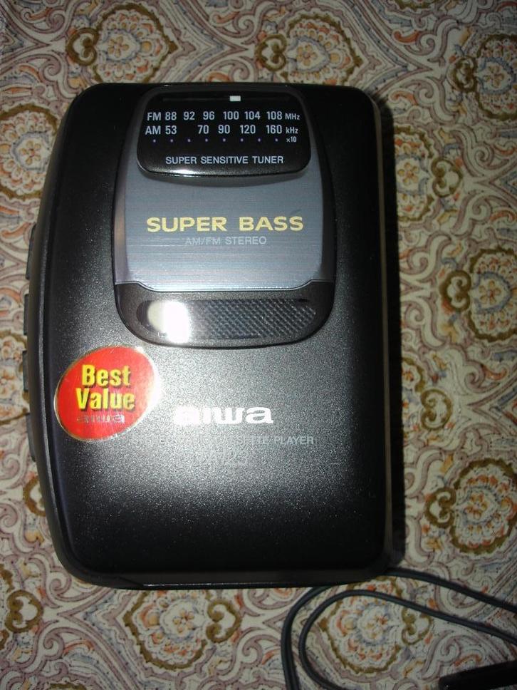 Draagbare stereo radio casette speler AIWA & 34 casettes, Audio, Tv en Foto, Stereoketens, Zo goed als nieuw, Cassettedeck, Tuner of Radio