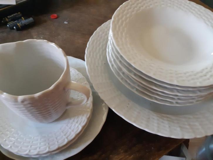 1 beau service NEUF en porcelaine blanche, Antiquités & Art, Antiquités | Services (vaisselle) complet, Enlèvement