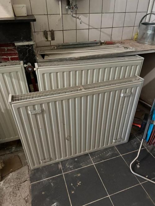 Radiatoren (plaatstaal en antiek gietijzer), Bricolage & Construction, Chauffage & Radiateurs, Utilisé, Radiateur, 800 watts ou plus