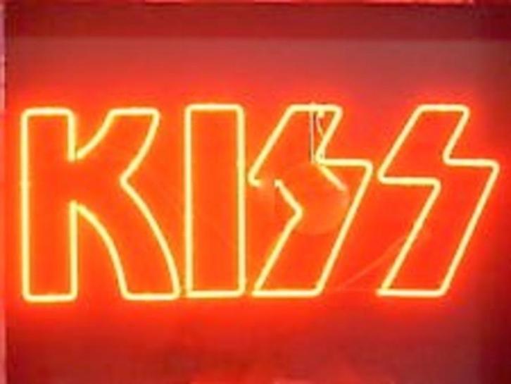 Kiss neon licht reclame en veel andere retro decoratie neons, Verzamelen, Merken en Reclamevoorwerpen, Nieuw, Lichtbak of (neon) lamp