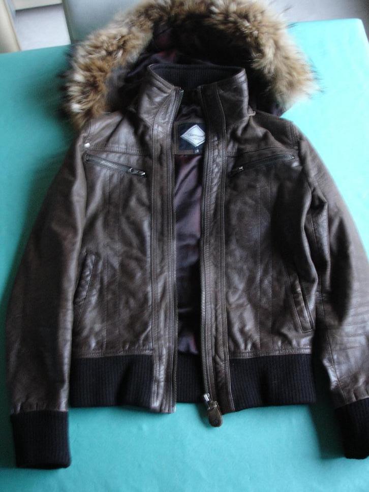 Stoere meisjesvest in buffelleer Maat Smal 10-14 jaar, Enfants & Bébés, Paquets de vêtements pour enfants, Enlèvement ou Envoi