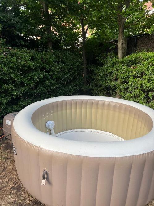 Intex Jacuzzi 4 pers., Tuin en Terras, Bubbelbaden en Hottubs, Gebruikt, Opblaasbaar, Afdekzeil, Grondzeil, Filter, Pomp, Ophalen