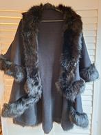 Mooie zwarte mantel /poncho met bont, Kleding | Dames, Ophalen of Verzenden, Nieuw, Zwart