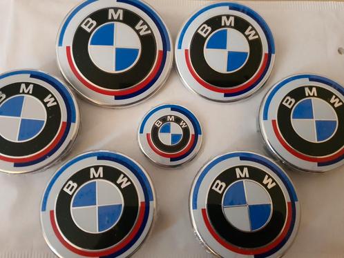 Bmw 50 jaar emblemen set van 7x logo's f10 f30 f15 g30 g20, Auto-onderdelen, Carrosserie, Motorkap, BMW, Voor, Achter, Links, Rechts
