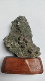 Pyriet matrix op staander, Verzamelen, Ophalen of Verzenden, Mineraal