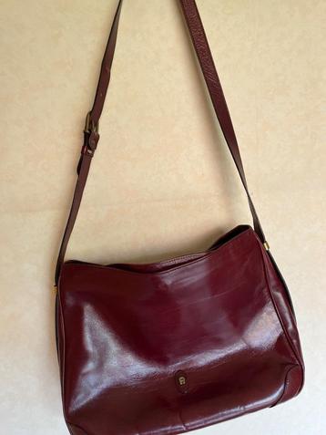 Diverse handtassen beschikbaar voor biedingen