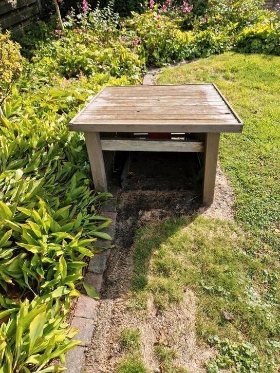Huisje robotmaaier in hout, Tuin en Terras, Robotmaaiers, Zo goed als nieuw, Ophalen
