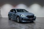BMW 1-serie 118i M-Pakket | Carplay | LED | Sfeerverlichting, Autos, BMW, 100 kW, Argent ou Gris, Achat, 129 g/km