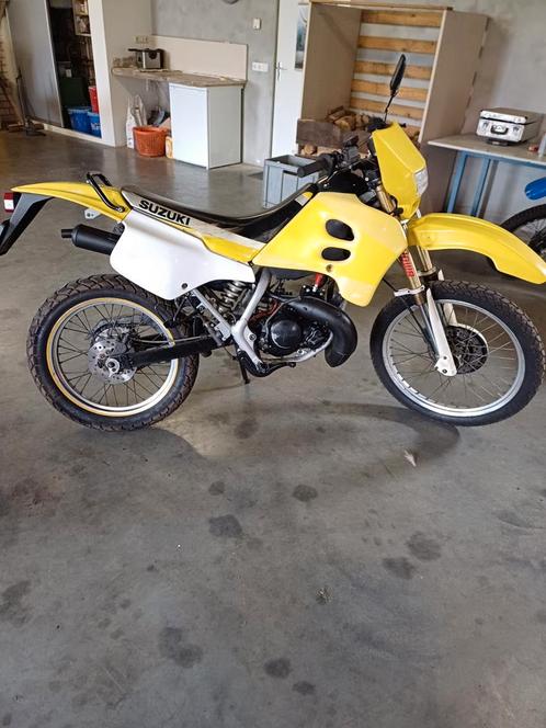 GEZOCHT .... uitlaat suzuki rmx 50, Fietsen en Brommers, Brommeronderdelen | Algemeen, Uitlaat, Ophalen