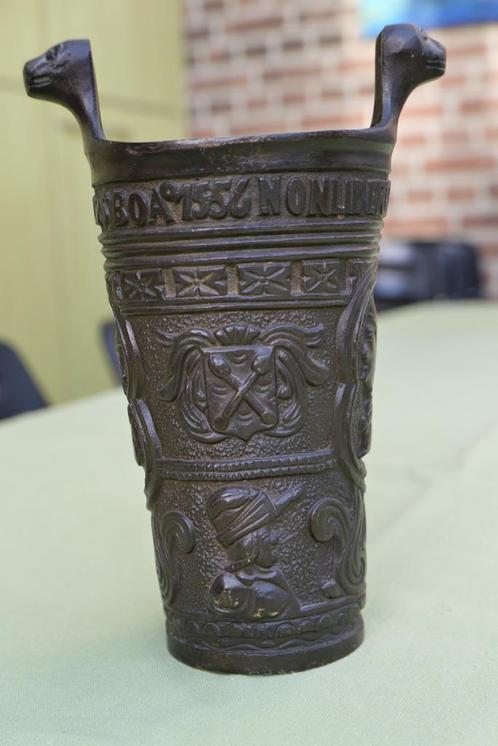 Seau à eau bénite en bronze IXXè siècle, Antiquités & Art, Antiquités | Bronze & Cuivre, Bronze, Enlèvement ou Envoi