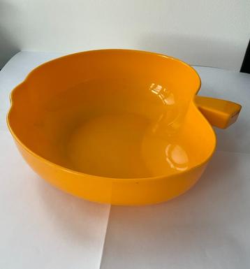 Plat corbeille en plastique vintage Luran/BASF beschikbaar voor biedingen
