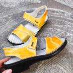 slippers Stuppy geel tinten nooit gedragen eur 39 -24 cm, Kleding | Dames, Slippers, Ophalen of Verzenden, Geel