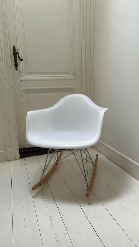 Witte schommelstoel, Huis en Inrichting, Stoelen, Zo goed als nieuw, Metaal, Wit, Ophalen