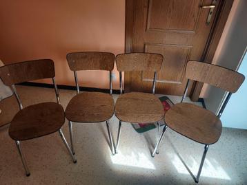 Keukenstoelen + tafel beschikbaar voor biedingen