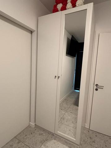 Kledingkast met spiegeldeur beschikbaar voor biedingen