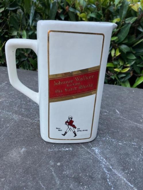 JOHNNIE WALKER SCHOTCH WHISKY PITCHER JUG KARAF MADE ITALY, Verzamelen, Merken en Reclamevoorwerpen, Zo goed als nieuw, Gebruiksvoorwerp