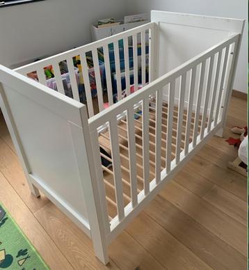 Lit bébé Bopita + 2 matelas + 2 couettes + 3 housses de coue beschikbaar voor biedingen