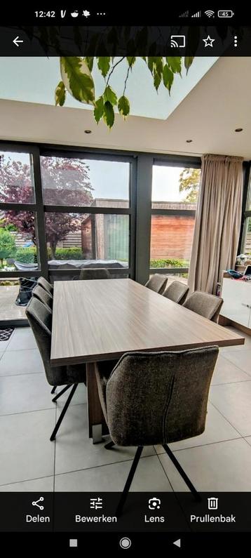 Eetkamer met 2 kasten 2 tafels spiegel stoelen walnoot/wit