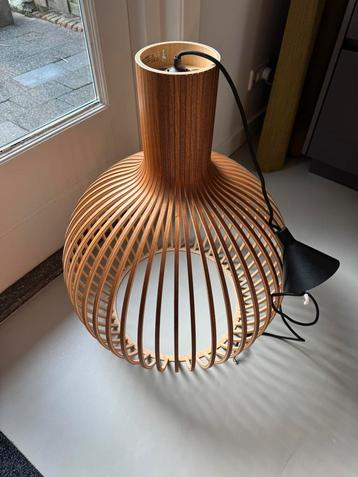 Secto Octo 4240 - Walnoot, Huis en Inrichting, Lampen | Hanglampen, Ophalen, Zo goed als nieuw, Hout, 50 tot 75 cm