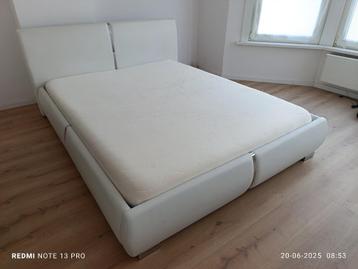 Bed 160x200 Met matras €200 Levering Gratis beschikbaar voor biedingen
