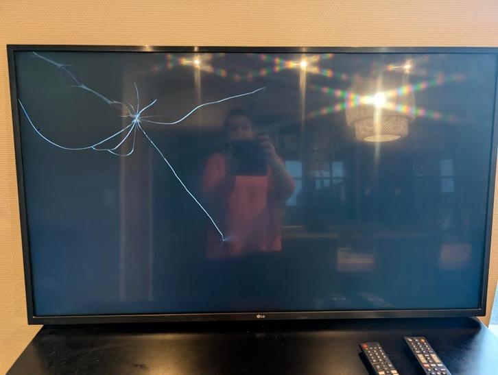 Télévision LG écran plat 130 cms (écran endommagé), Audio, Tv en Foto, Televisies, Niet werkend, LG, Smart TV, Ophalen