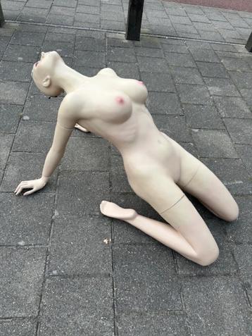 sexy etalagepop etalagefiguur paspop pin-up beschikbaar voor biedingen