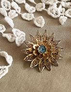 Vintage: Mooie broche in goud en wit, Minder dan 4 cm, Gebruikt, Ophalen of Verzenden, Overige kleuren