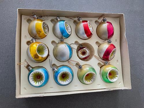 11 Oude kerstballen in isomo + 1 kleine gratis, Diversen, Kerst, Gebruikt, Ophalen