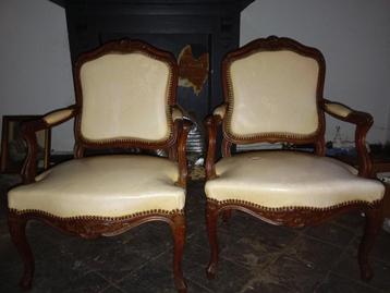 2 stoelen Louis VX met armleuning beschikbaar voor biedingen