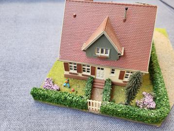 H0 mooi diorama met kibri huis disponible aux enchères