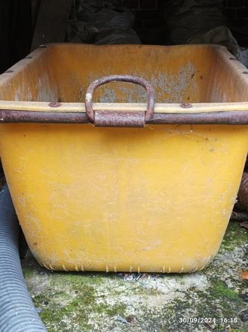 MORTELCONTAINER VAN 200 L beschikbaar voor biedingen