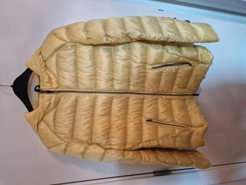 Gele regenjas brax beschikbaar voor biedingen