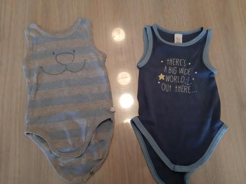 Rompertjes (2 stuks), maat 68, Kinderen en Baby's, Babykleding | Maat 68, Gebruikt, Jongetje, Nacht- of Onderkleding, Ophalen of Verzenden