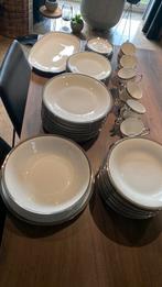 Eet en koffieservies wit met zwart/ zilver boord van bavaria, Antiek en Kunst, Antiek | Servies compleet, Ophalen