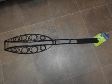 Nieuwe BBQ vis klem. Zwart metaal. beschikbaar voor biedingen