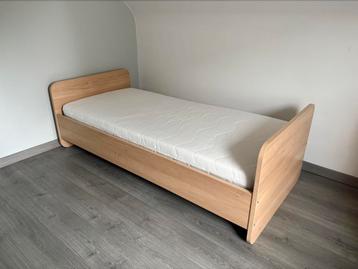 Uitschuifbaar babybed. 70x140 —> 90x200 beschikbaar voor biedingen